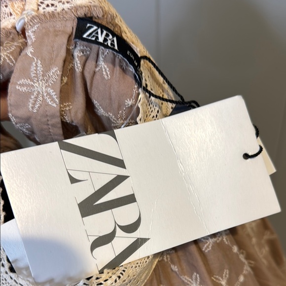 NWT Zara Women Medium Tan Ruffled Blouse with Peter Pan Collar Lace Relaxed Fit - Picture 2 of 6